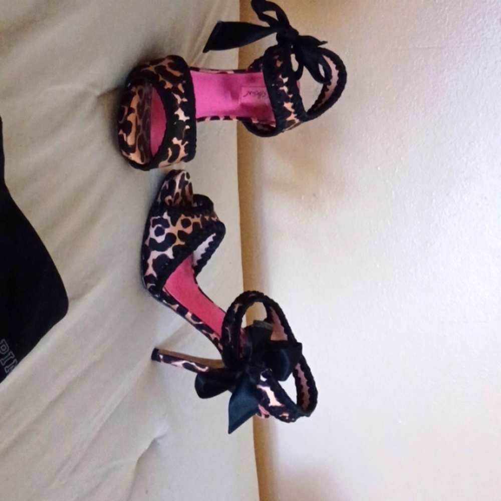 Betsey Johnson cheetah satin bow ribbon heels